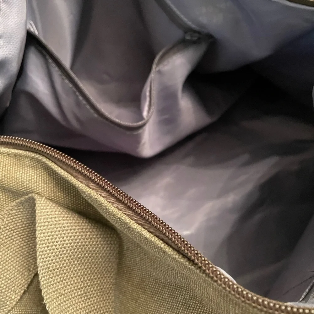 Gym Bag (small duffle) … LIKE NEW!….. UNISEX!!